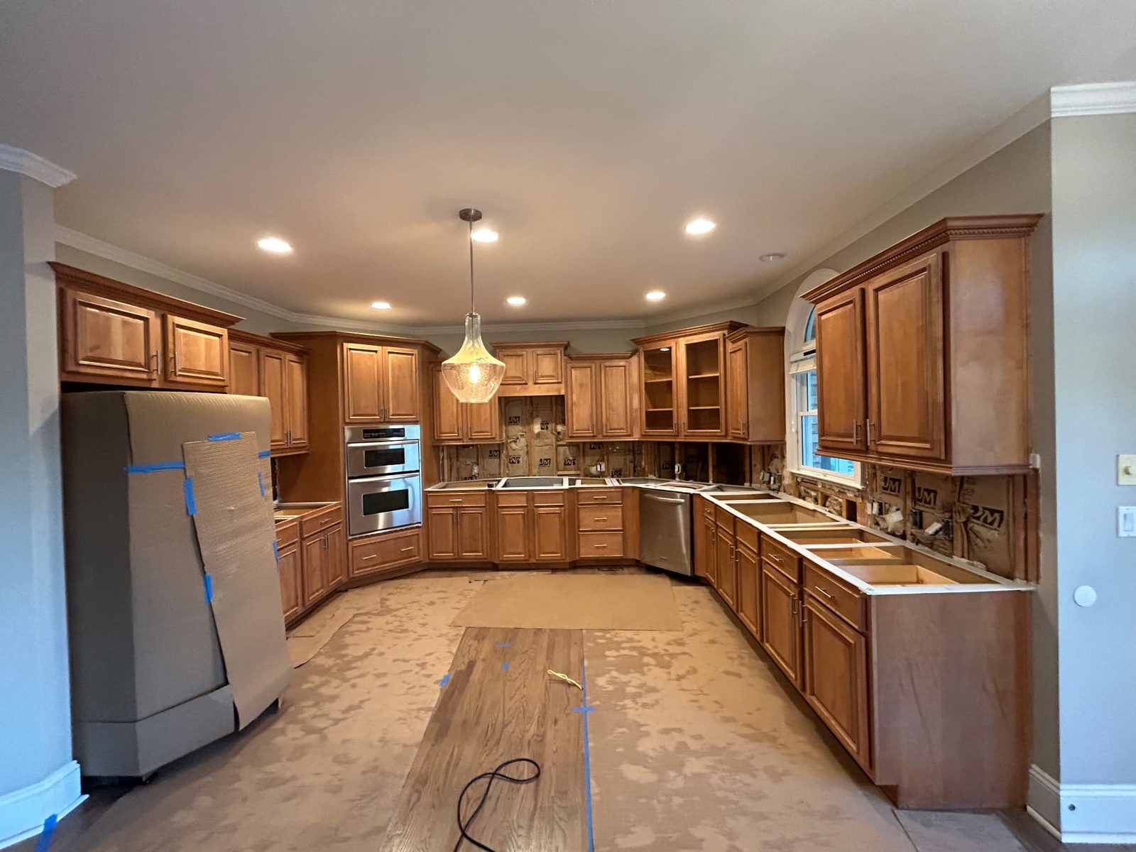 U-shaped kitchen makeover before